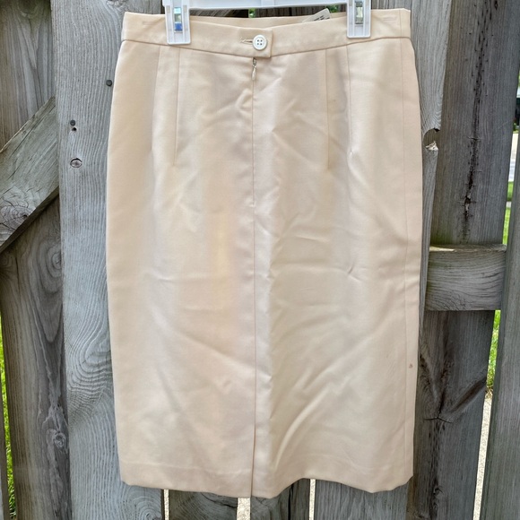 LAUREL by ESCADA Suit Blazer and Skirt 100% Wool - Picture 12 of 14